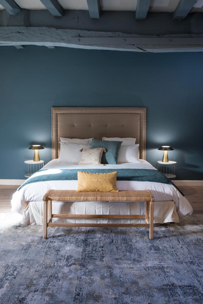 Chambre bleue du Manoir du Vau d'Arz, décoration Maison Garance & Isatis